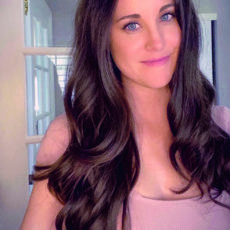 Autorinnenfoto Raven Kennedy privat Autorinnenfoto Raven Kennedy